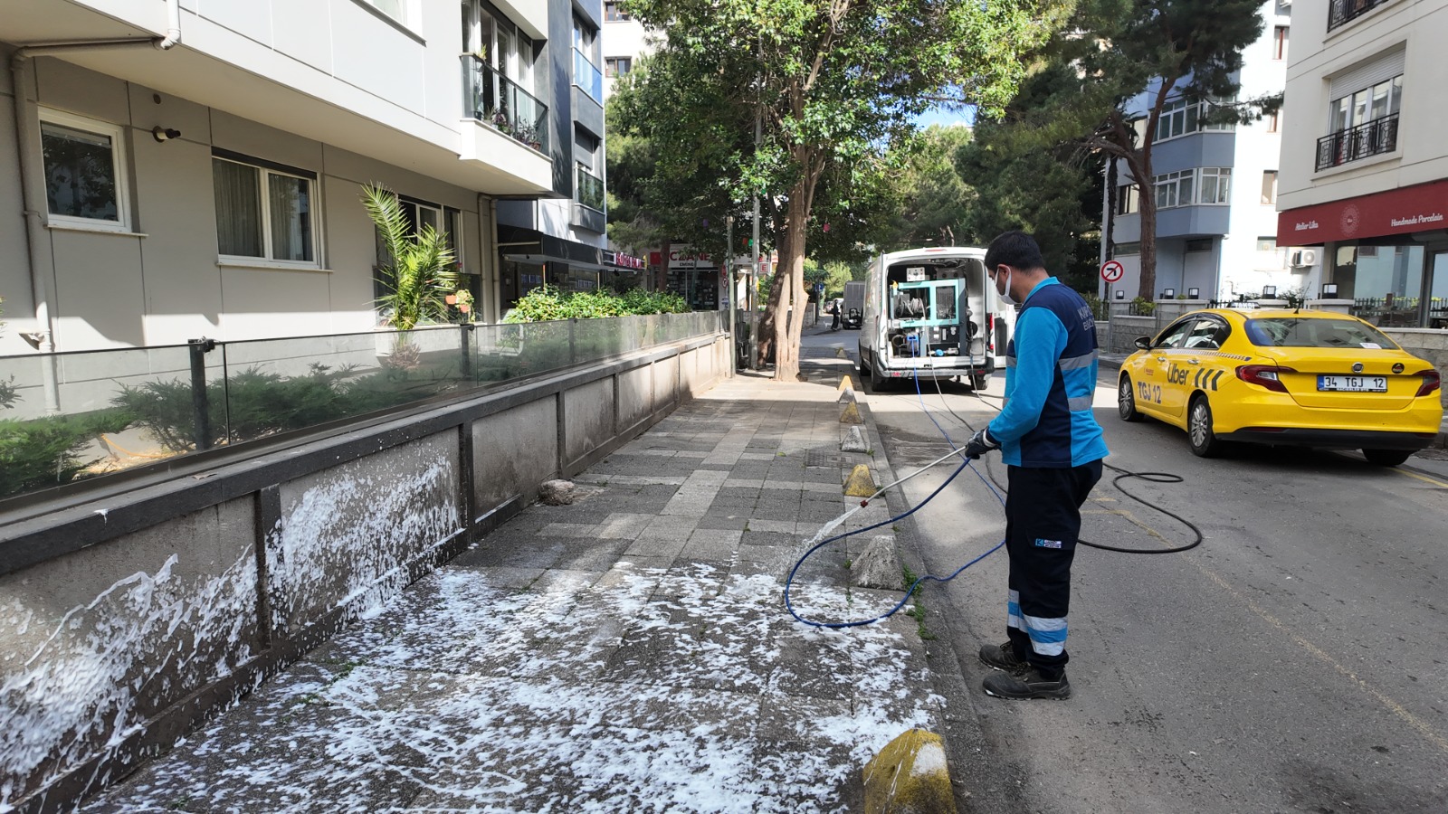 Kadıköy'de temizlik 24 saat devam ediyor